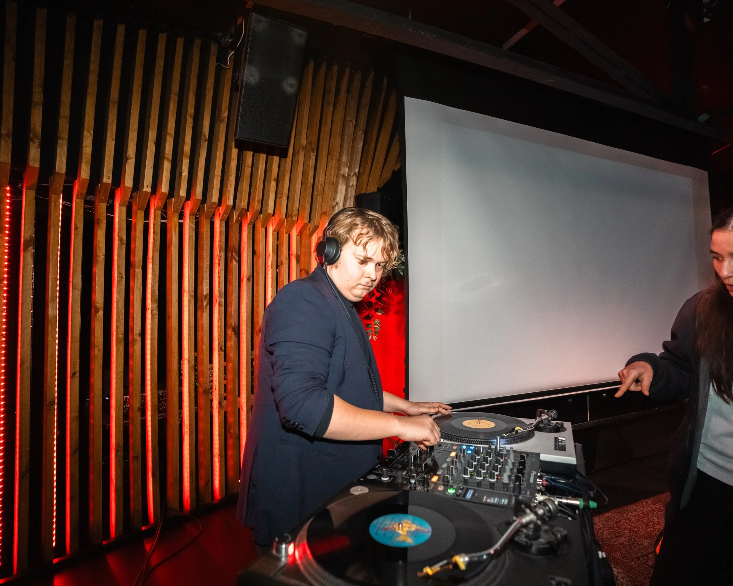 Sigurd 19/12/24
DJ TALK 1 m. Emil Degner, Mai Shaarup, Boogie Rookie, JVC og DJ Ary