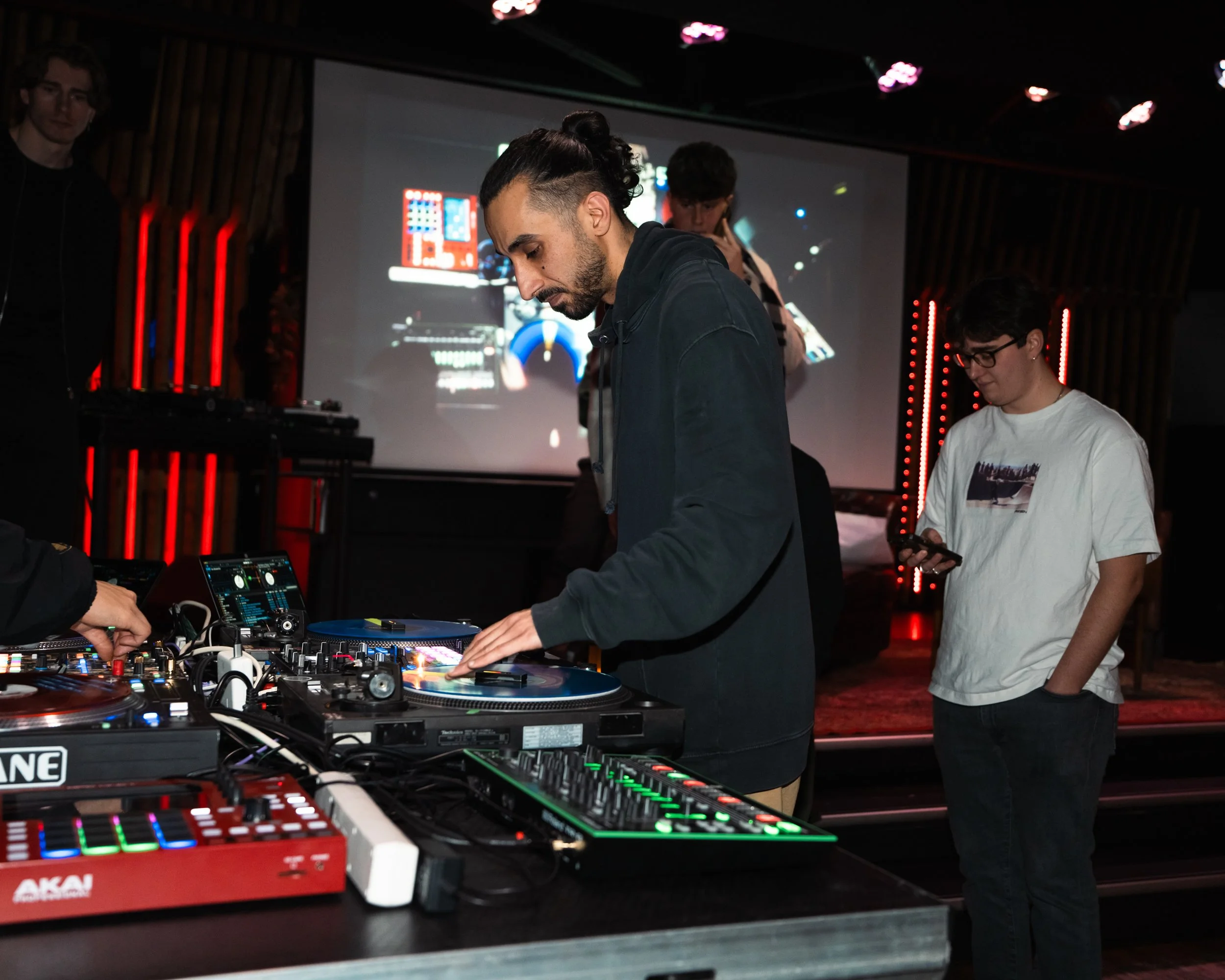 Sigurd 19/12/24
DJ TALK 1 m. Emil Degner, Mai Shaarup, Boogie Rookie, JVC og DJ Ary