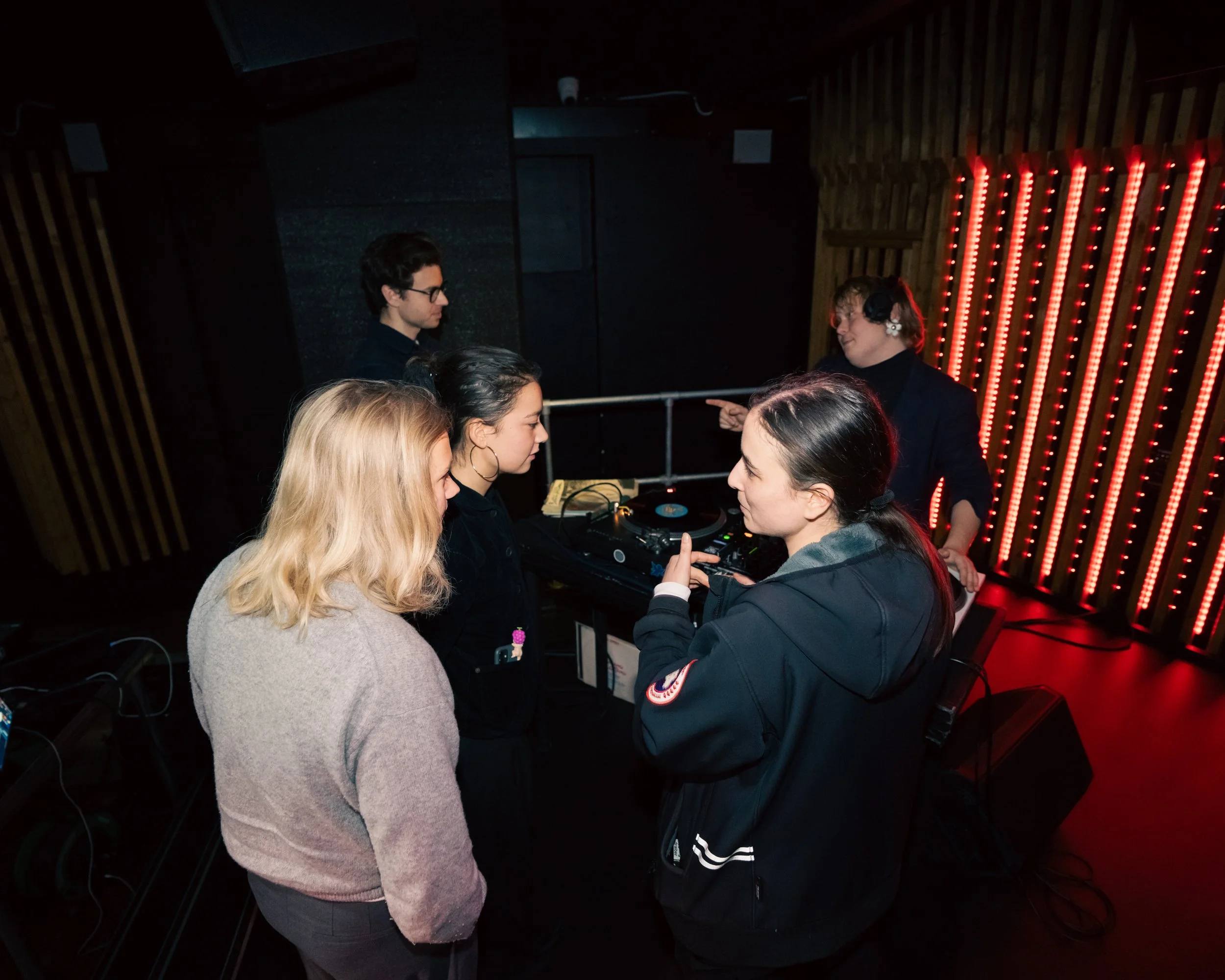 Sigurd 19/12/24
DJ TALK 1 m. Emil Degner, Mai Shaarup, Boogie Rookie, JVC og DJ Ary