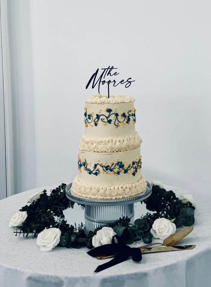 Two tiered wedding cake, dulce di leche flavoured tier, and biscoff flavoured tier. Vanilla Italian meringue buttercream, vintage style decorations.