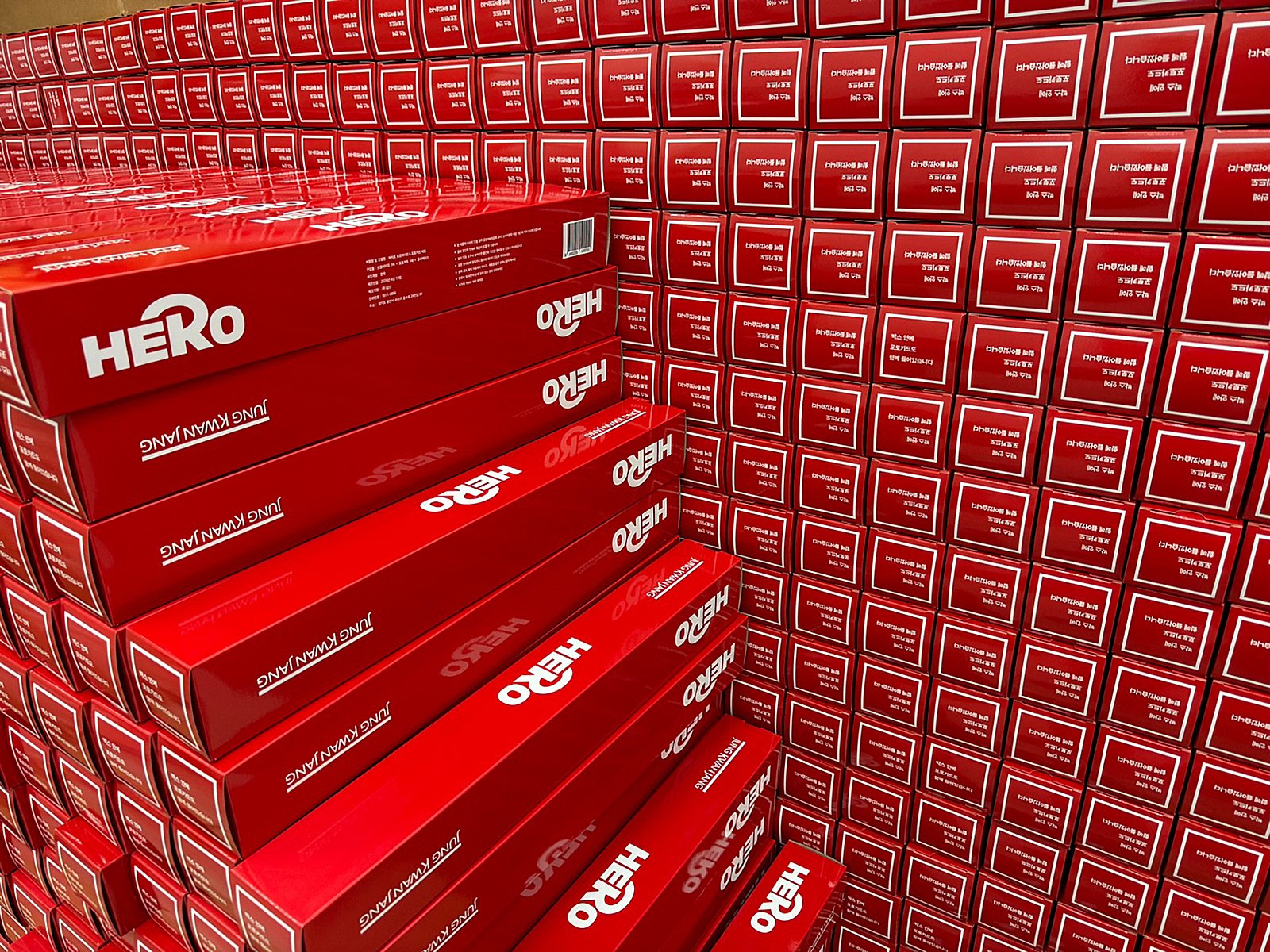 Mass production of 500,000 units for JungKwanJang x Lim Young-woong. 정관장 임영웅 굿즈 50만 개 대량 생산 및 전국 물류 운영 능력 입증 실물.