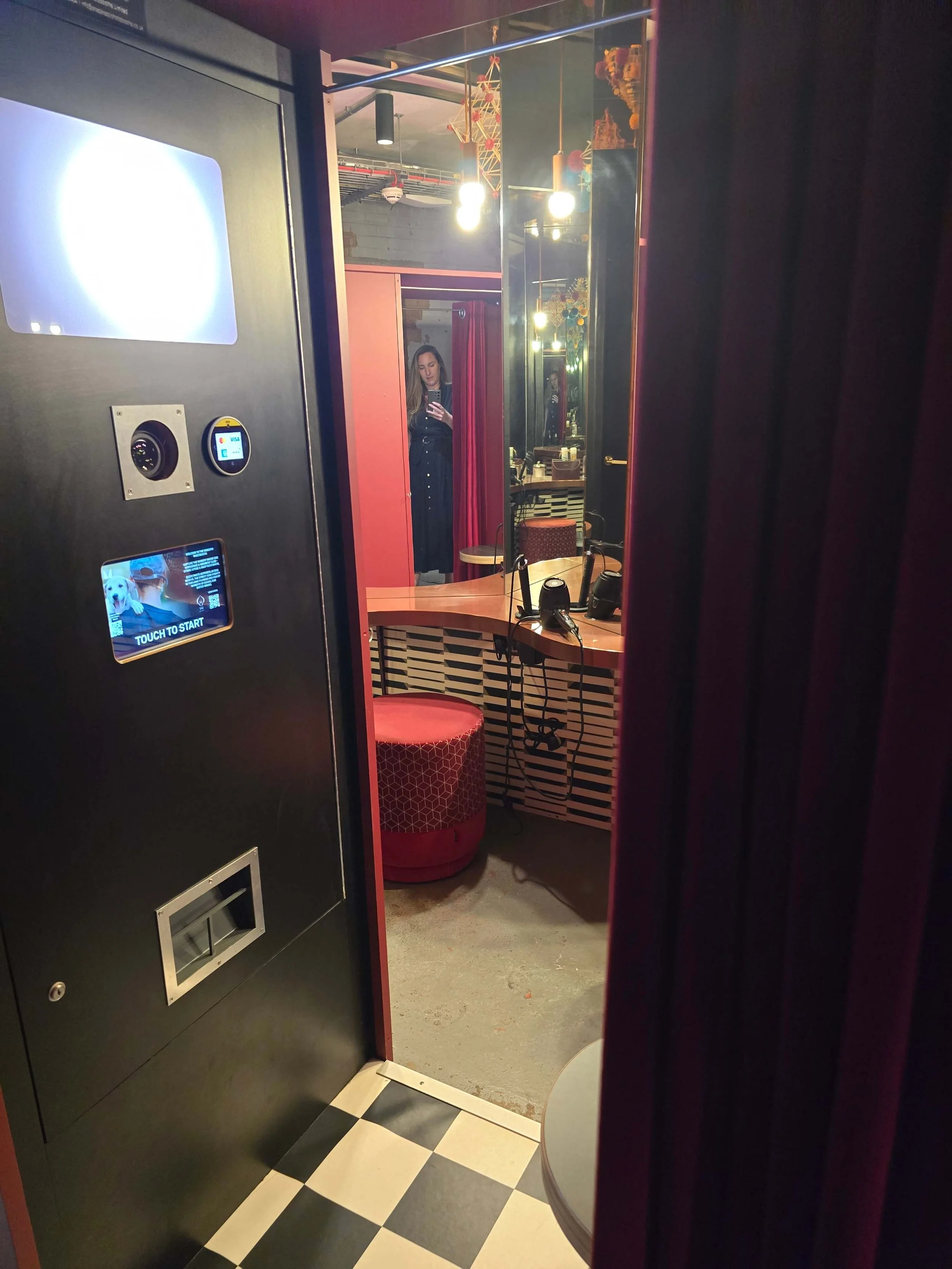 photobooth-toilet-ministry-wedding-venue