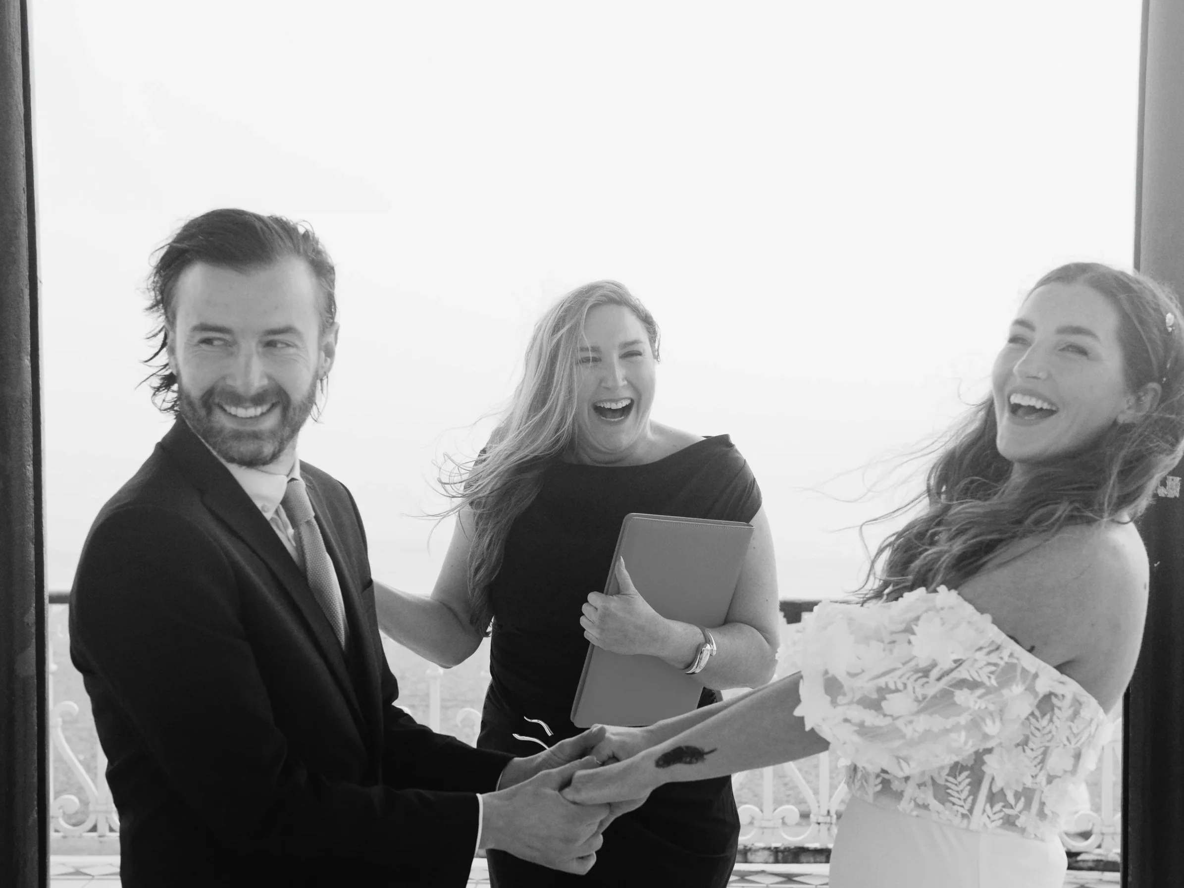 celebrant led wedding ceremony on Brighton bandstand