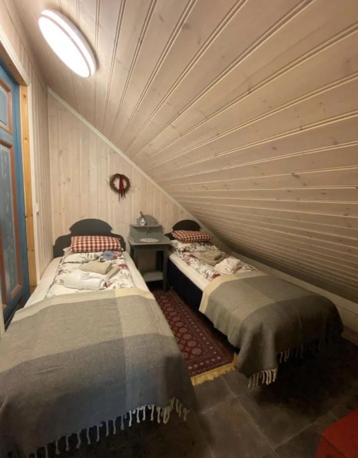 Twin room with shared bathrooms - Anna room