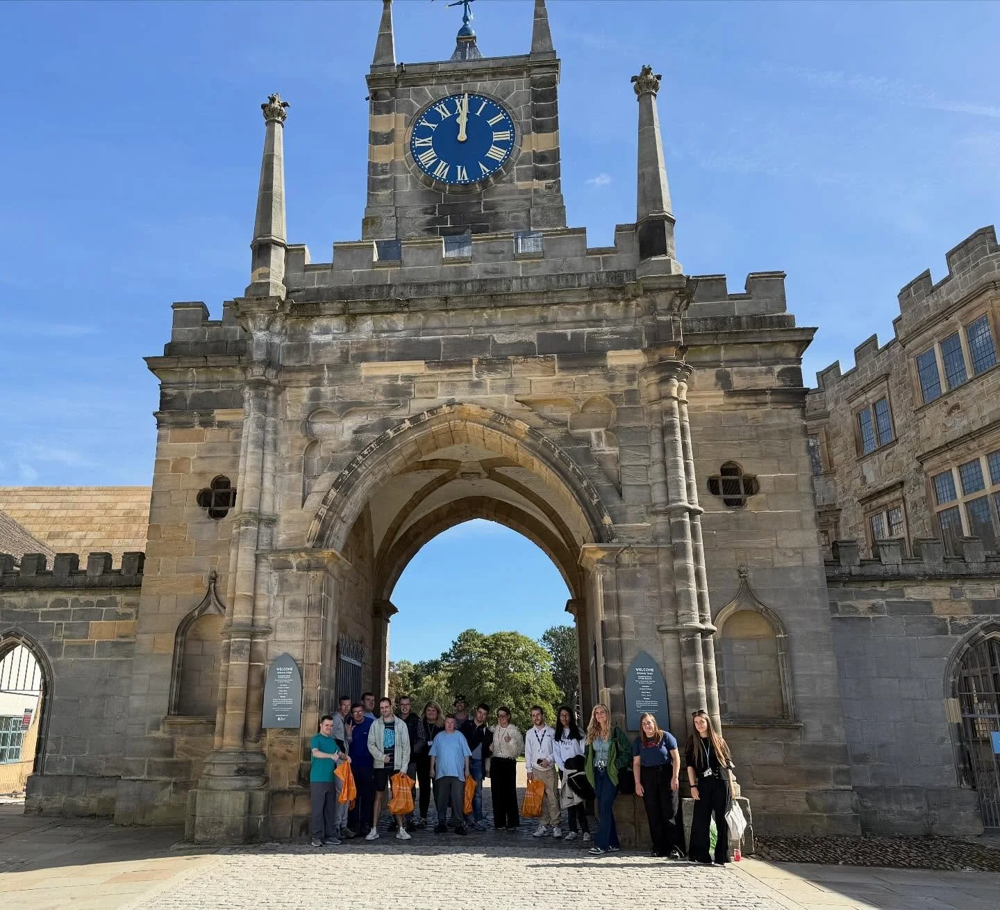 🚶🚶&zwj;♂️🚶&zwj;♂️🚶&zwj;♀️