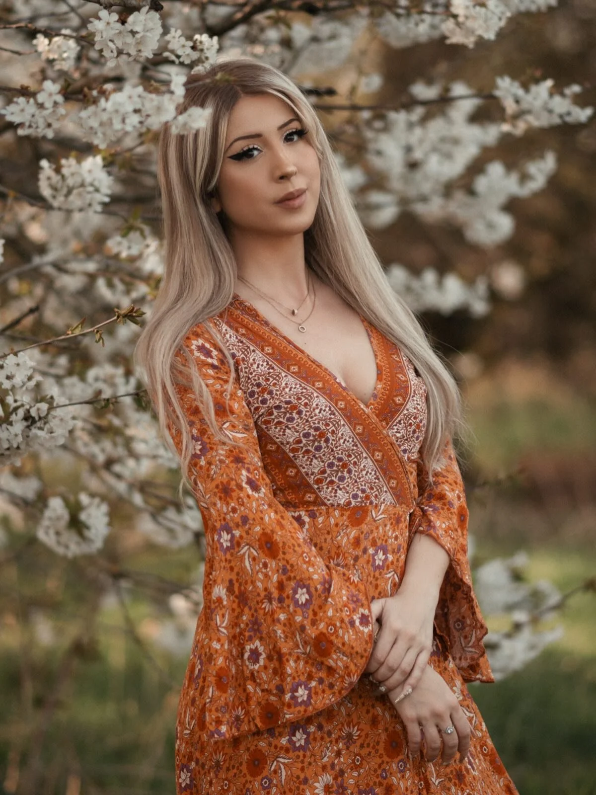 Just having fun with my 📷✨and admiring beautiful cherry blossom trees 🌸 
What do you enjoy to do in your free time and what keeps you grounded?

#cuddletherapy #selfiephotography #mentalhealth #cuddletherapylondon #therapistlife