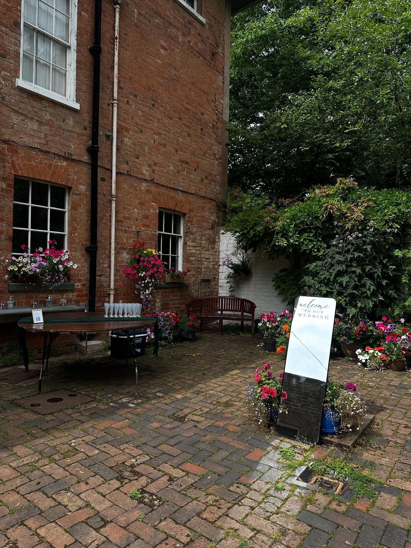 Another wedding and a very happy couple 🥂

Weddings ✅ events ✅ corporate ✅ private ✅ festivals ✅