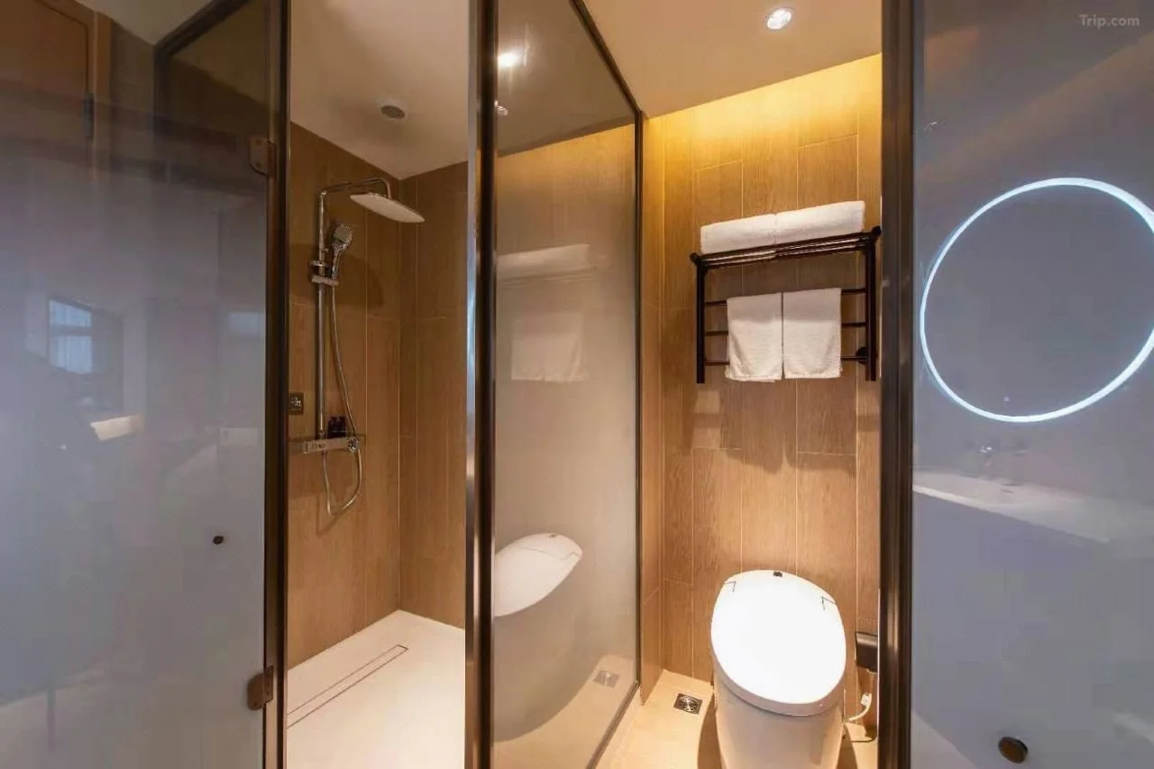 3 Star Hotel's Bathroom