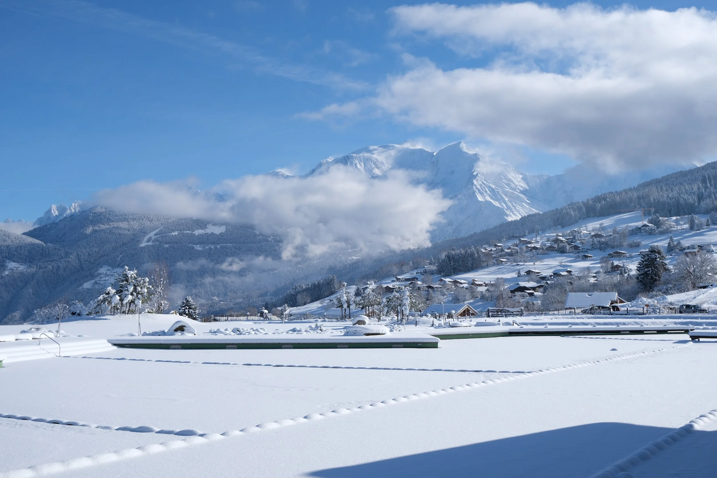 Lac plan d'eau biotope de Combloux et Mont-Blanc, la vue depuis le restaurant Alexperience
