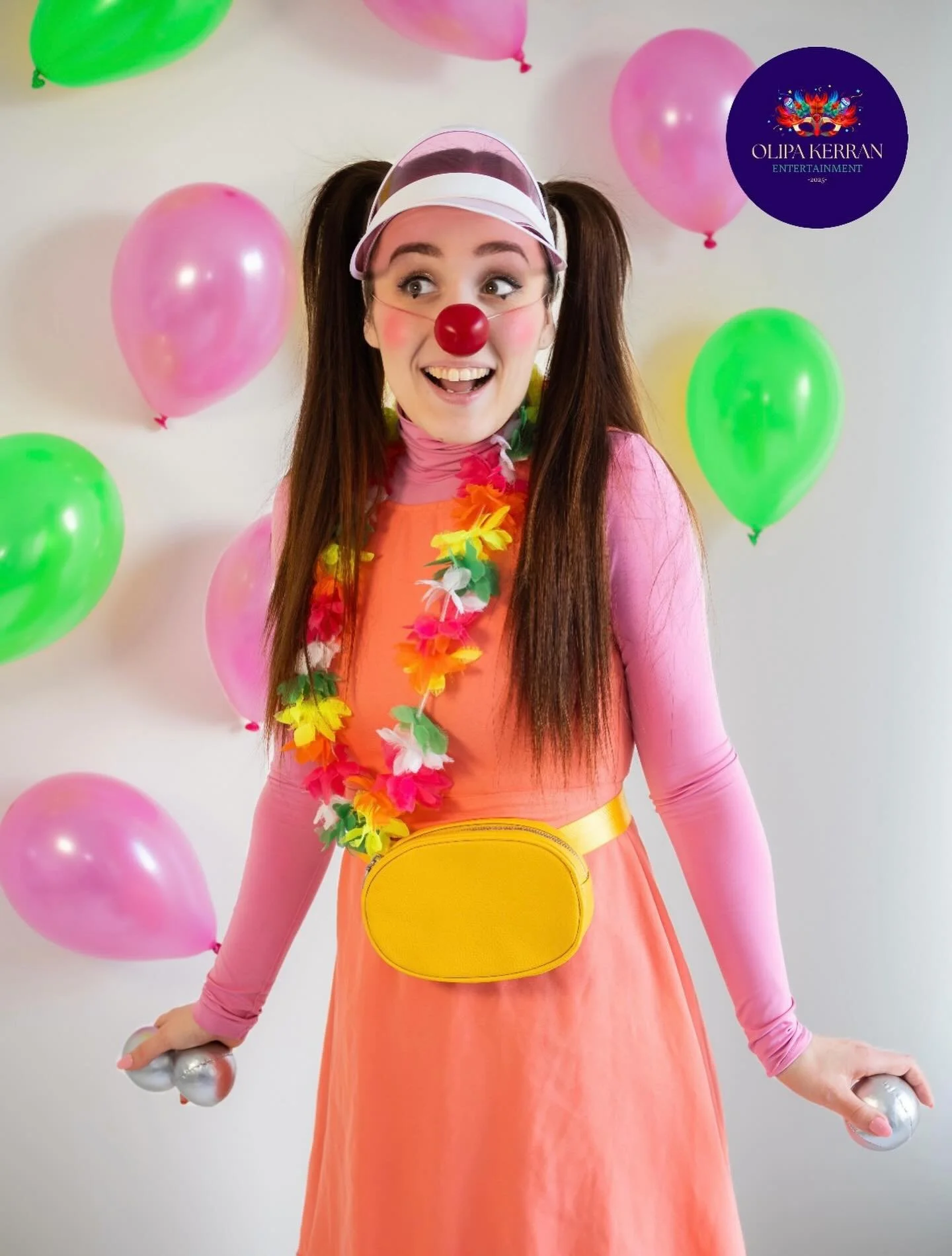 Voihan v&auml;ripl&auml;j&auml;ys miten ihanan kuvan @silviasvisuals nappasi meid&auml;n Allista! 🩷✨

Alli Huuppa, kavereiden kesken ihan vaan Alli, on riemukas ja utelias, toisinaan v&auml;h&auml;n nen&auml;k&auml;skin arkip&auml;iv&auml;n anarkist