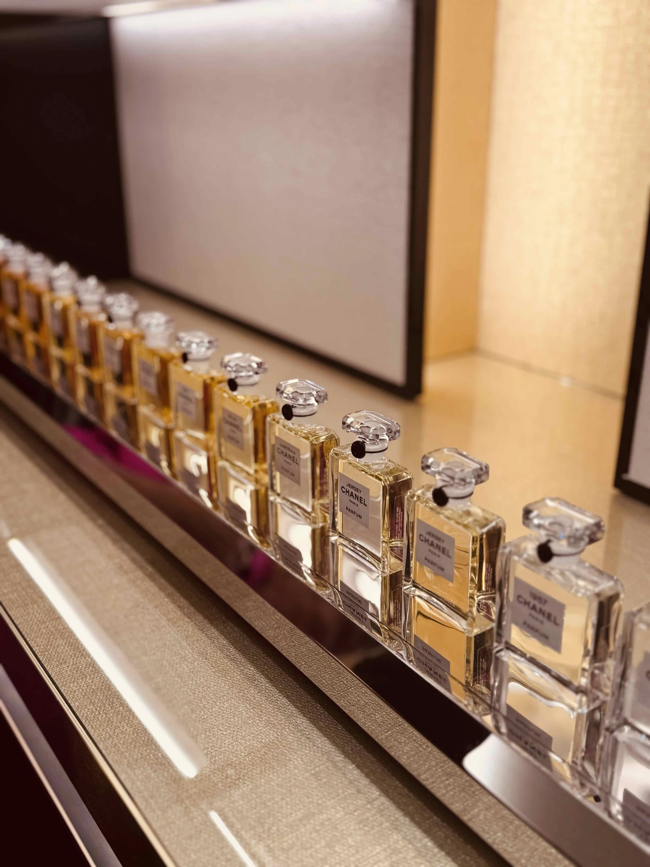 Extraits, extraits: read all about CHANEL’s most intense fragrances to date, and their ‘Grand Parfumeur’ experience
