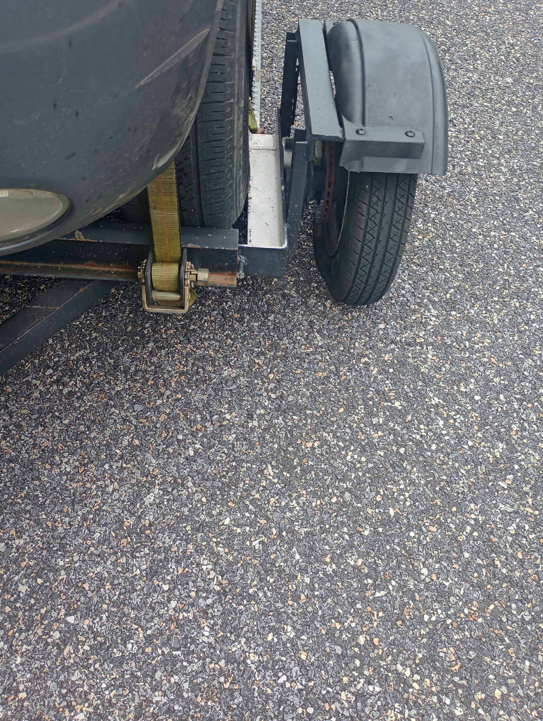 Flat tow dolly tire along interstate 75 in Tennessee.