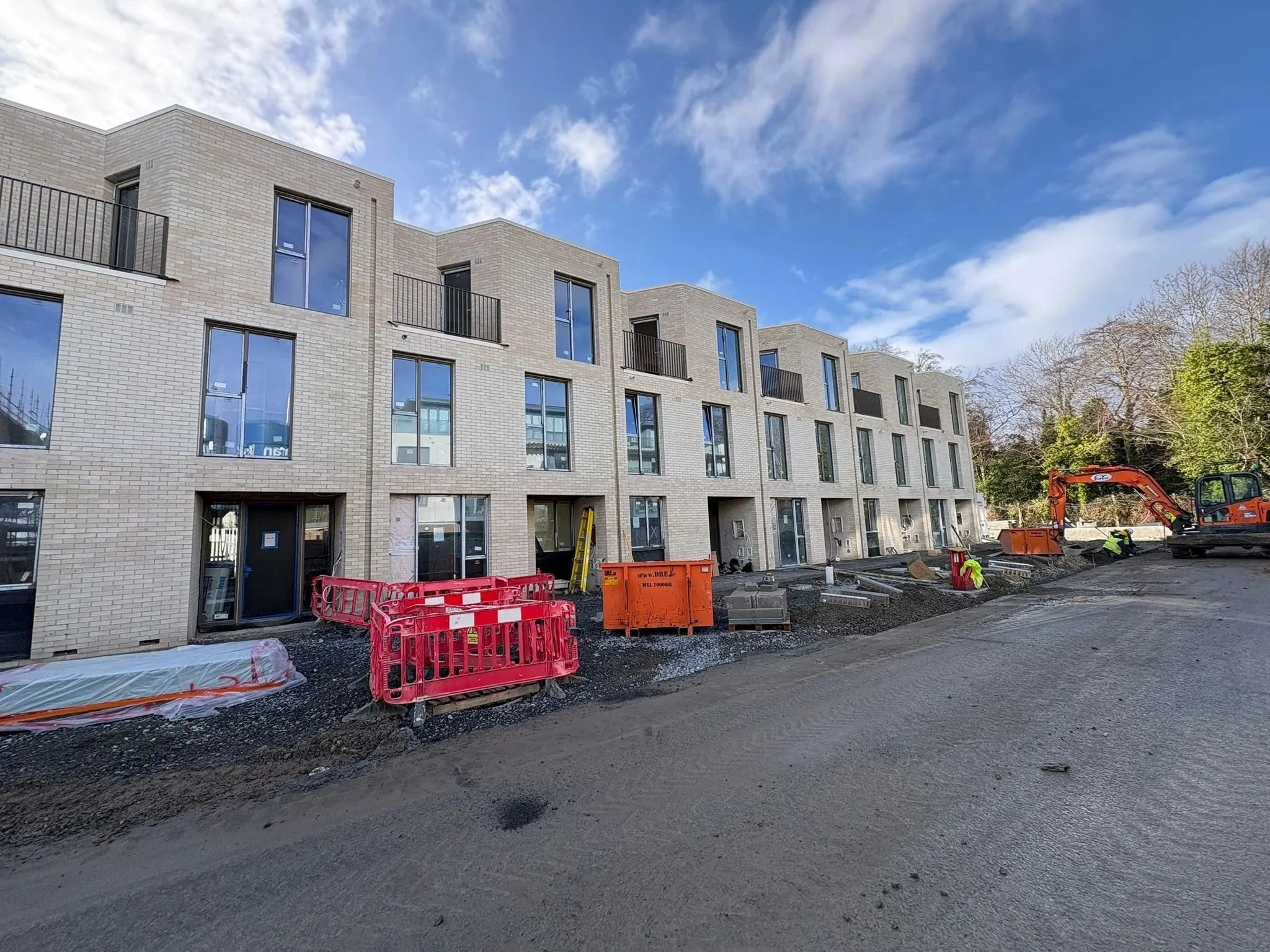 Location: Cabinteely, Dublin 
Units: 10 luxury homes and 24 luxury duplexes Works carried out: 1st and 2nd fixes.
