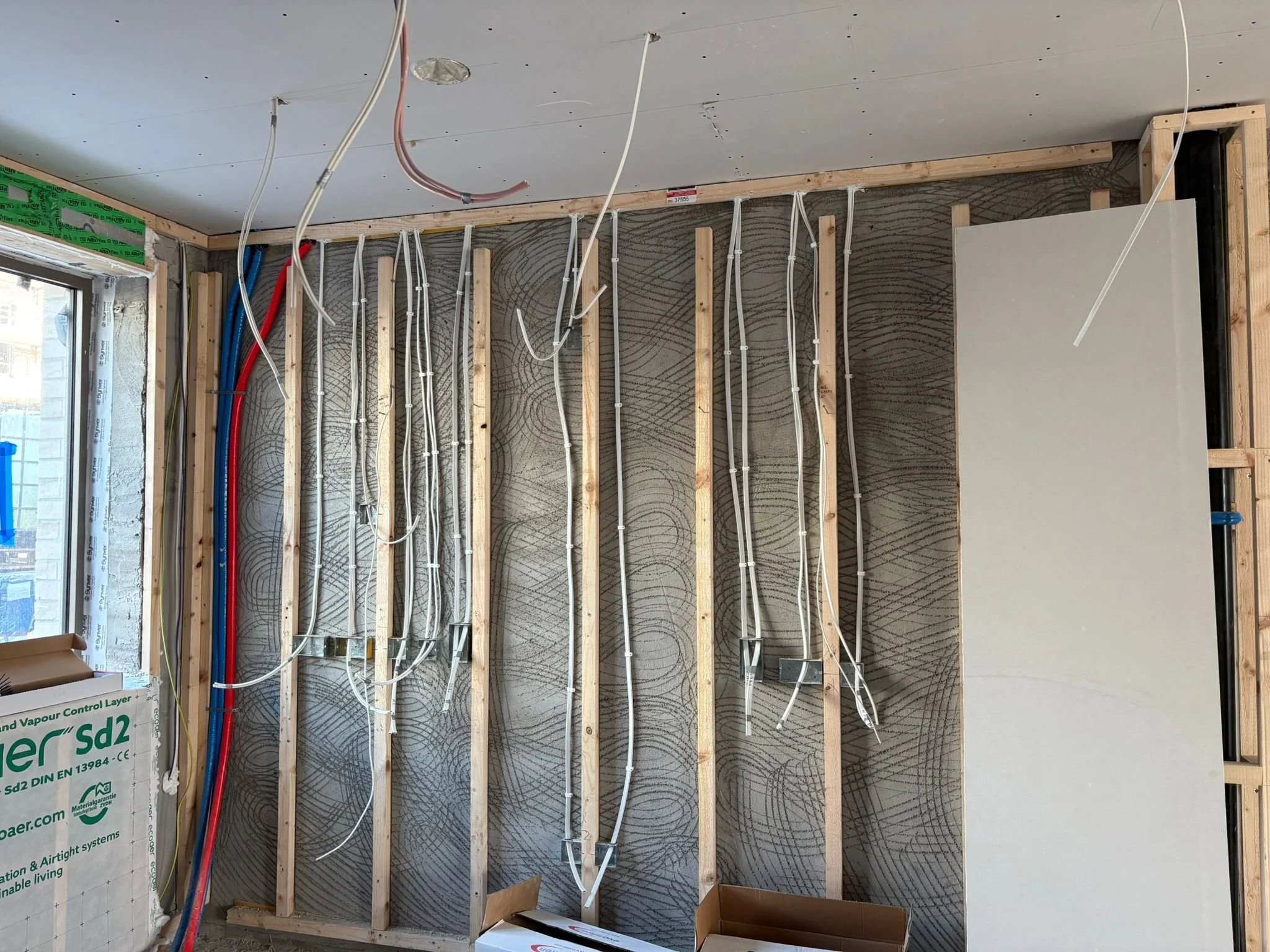 Location: Cabinteely, Dublin 
Units: 10 luxury homes and 24 luxury duplexes Works carried out: 1st and 2nd fixes.