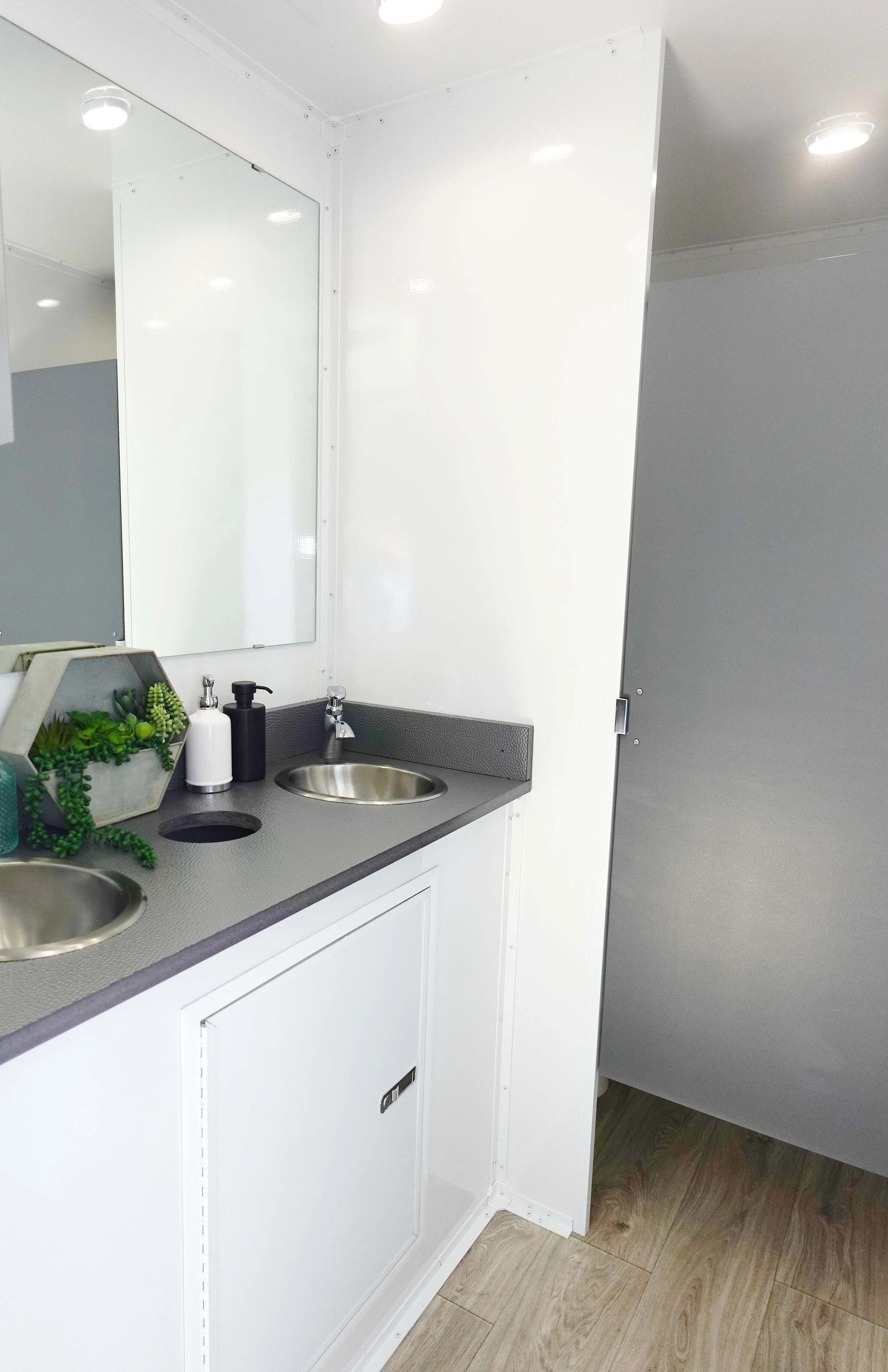 Pro9-Mobile-Restroom-Rental-Interior.jpg