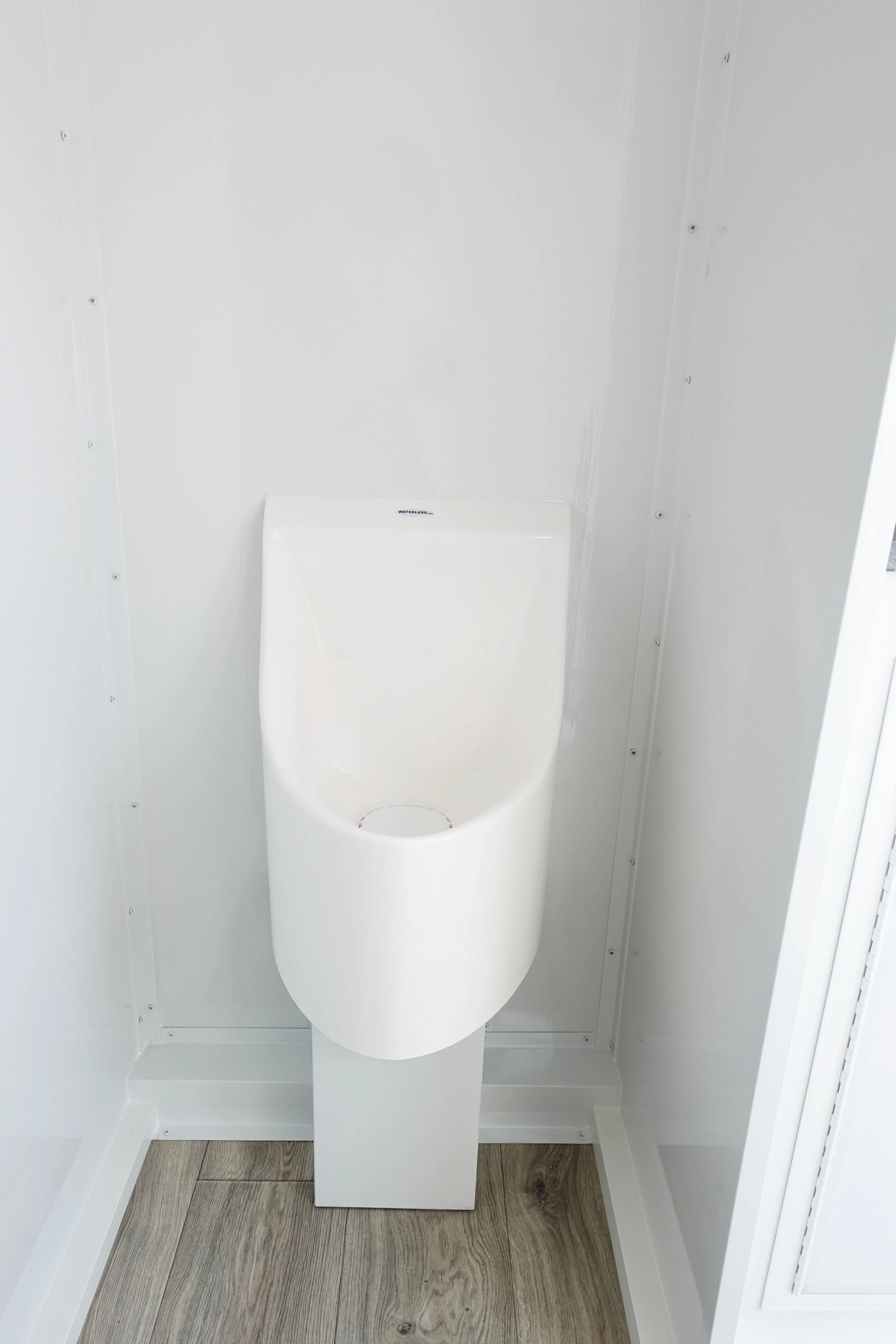 Eco4-Com-Mobile-Restroom-Rental-InteriorM2.jpg
