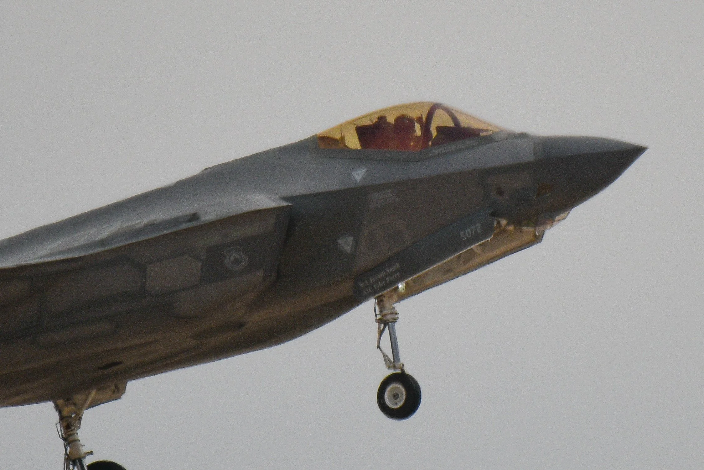 Jets F-35 - 03 26 25 - 9880 - Hang Loose