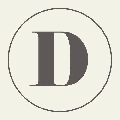 Logo con la lettera D centrale all'interno di un cerchio.