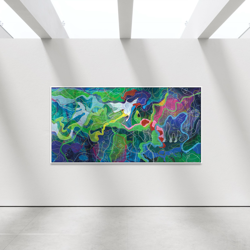 Videata di un dipinto astratto con linee ondulate e colori vivaci appeso a una parete bianca in una galleria d'arte moderna.