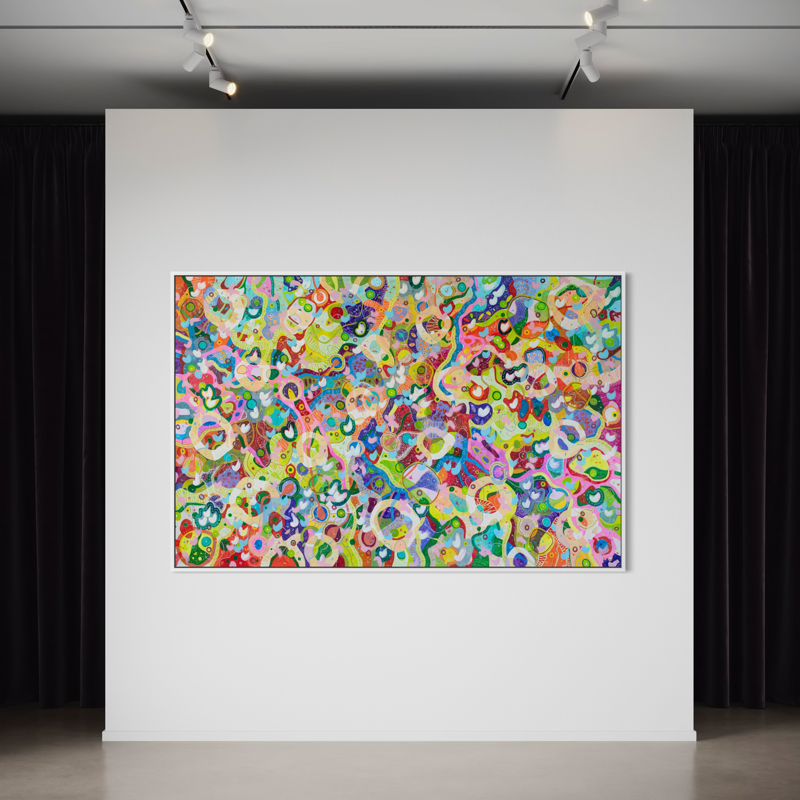 Un dipinto astratto colorato con forme sinuose e motivi vivaci, esposto in una galleria d'arte moderna.