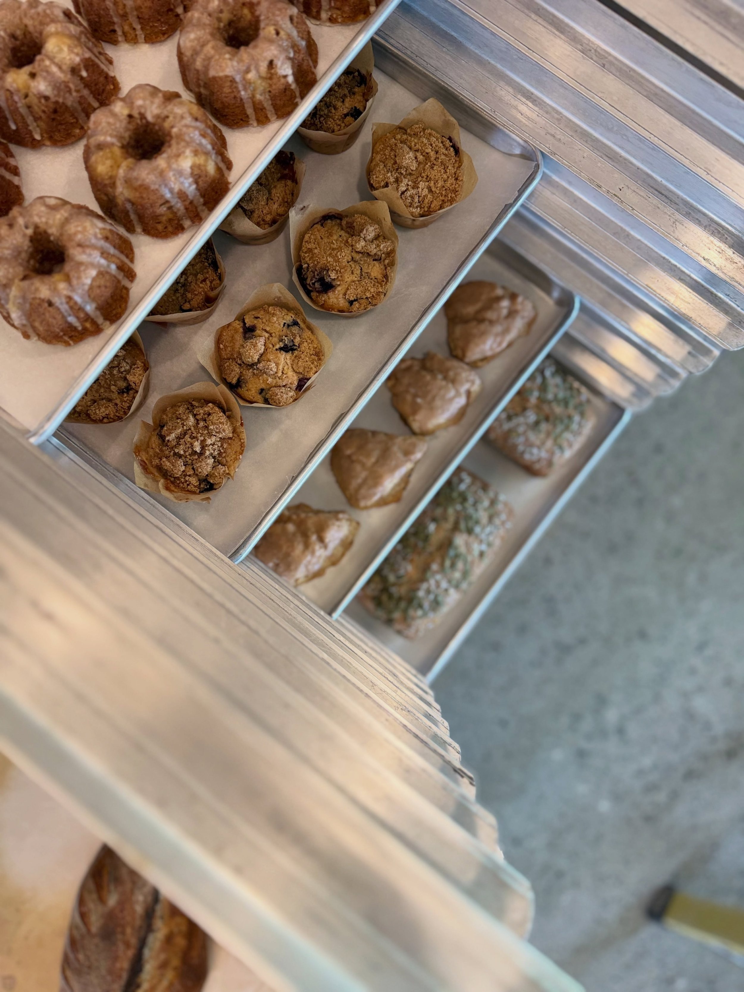 Oh, hi there 👋🏻 we are 5 Loaves Bakery - an organic, artisanal, &amp; rustic bakery - just footseps from @coldframefarm. 
We&rsquo;ve got something really exciting to show you, so in the meantime, check out our website to see what we&rsquo;re all a