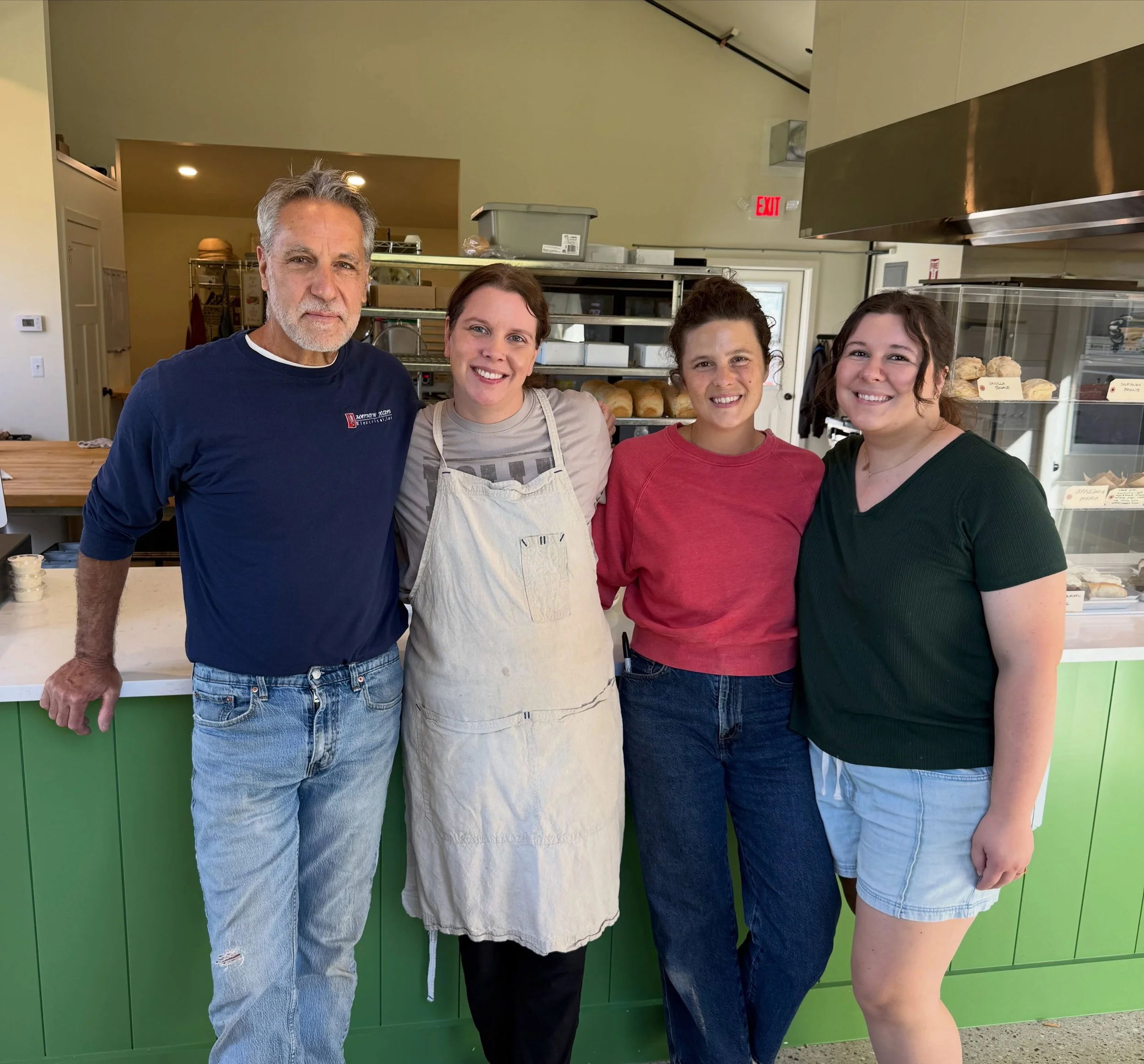 NOW HIRING!!! 

👋🏻 We are looking for a skilled baker to join our team here at the bakery. If you thrive in a scratch kitchen and care deeply about organic, high-quality ingredients, we want to hear from you!

Send us a DM or stop by with your resu