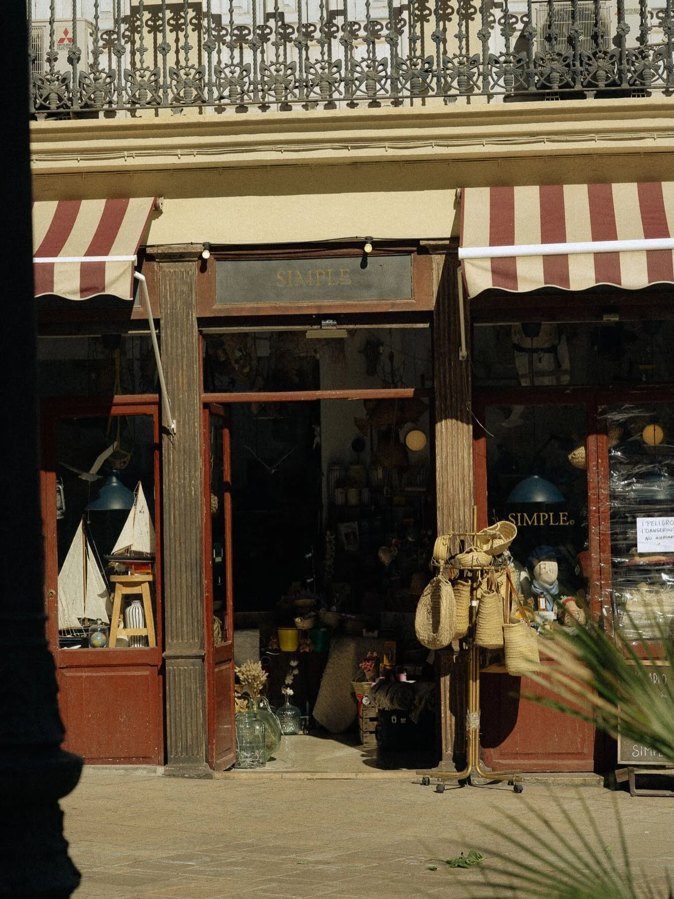 🍊No importa cu&aacute;ntas veces: siempre que paseo por el casco antiguo de Valencia, siento que estoy en un viaje en el tiempo. Es una ciudad que ha sabido evolucionar, pero tambi&eacute;n preservar con cuidado su patrimonio. Y se nota que no es ca