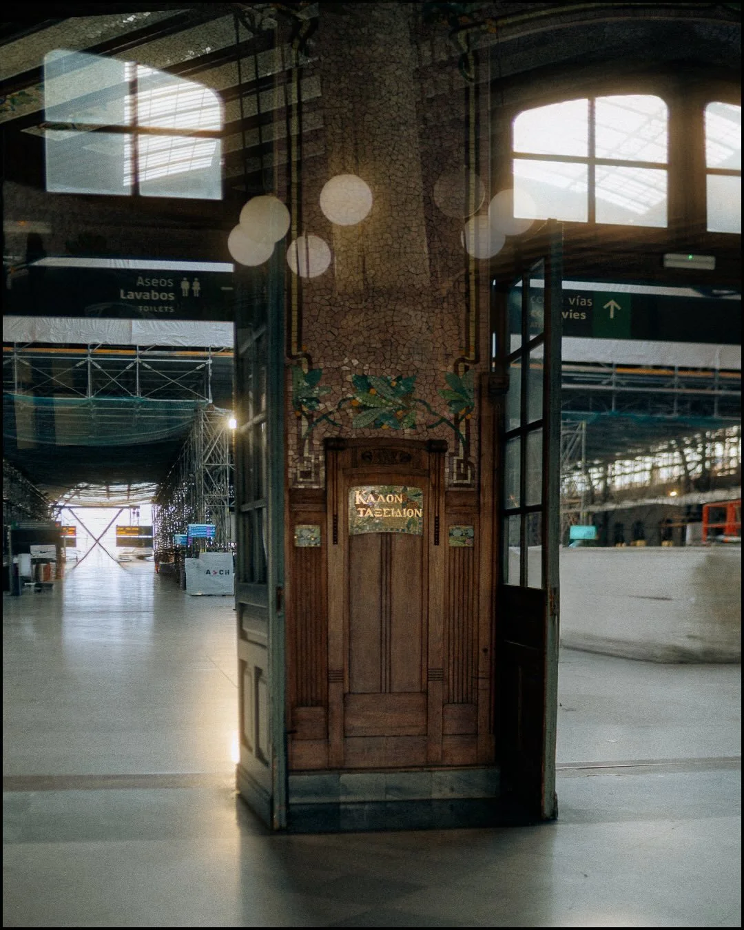 Pr&oacute;xima estaci&oacute;n, Val&egrave;ncia Nord. 🍊

.

.

.

.

#val&egrave;ncia #valenciafashionphotographer #valenciaphotographer
