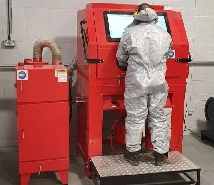 Small shot blasting cabinet