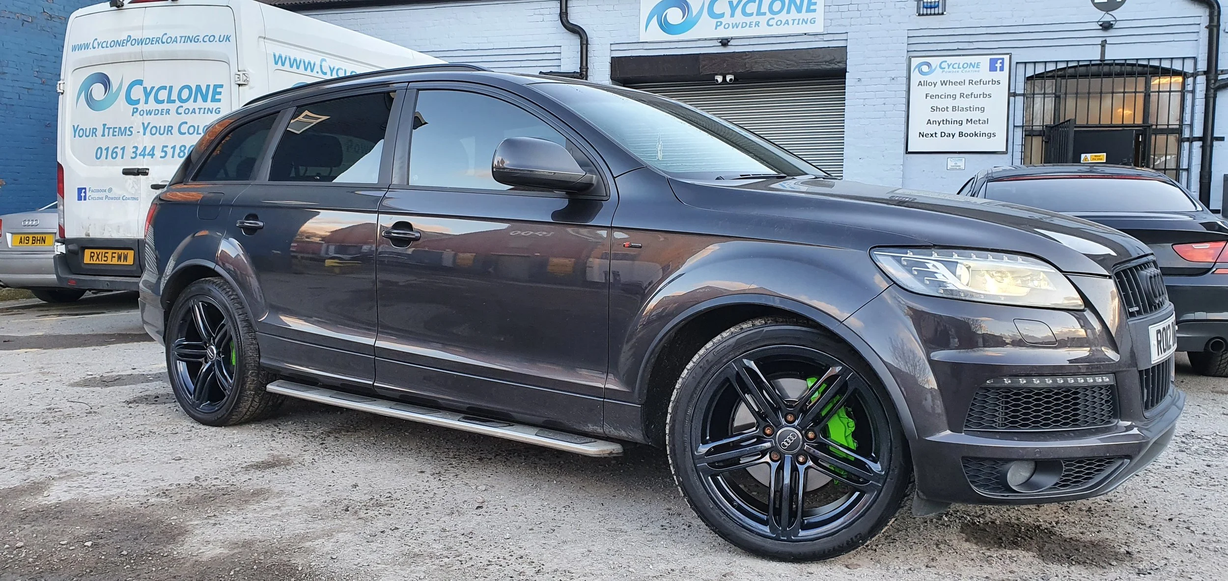 Audi Q7 - Gloss Black