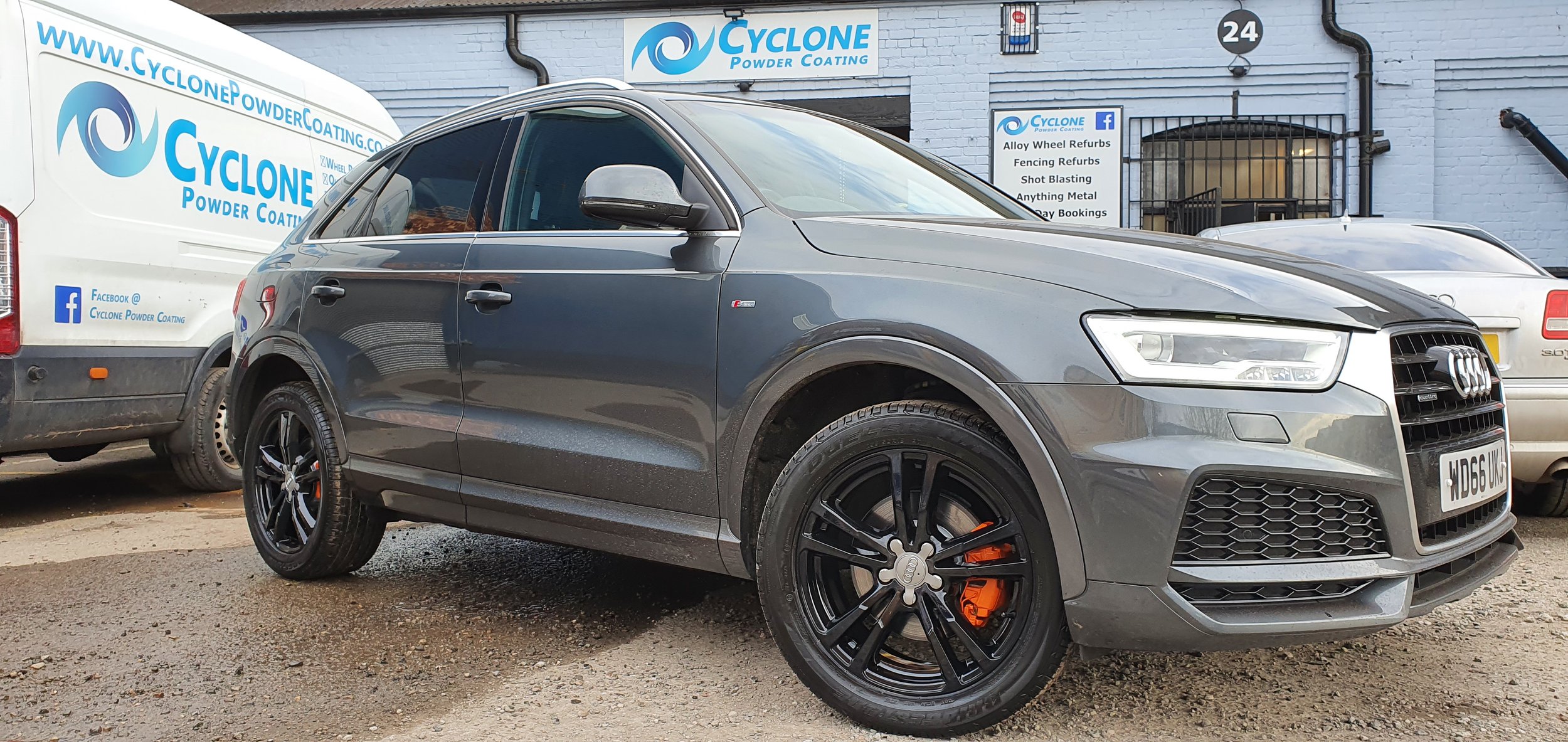 Audi Q5 - Gloss Black