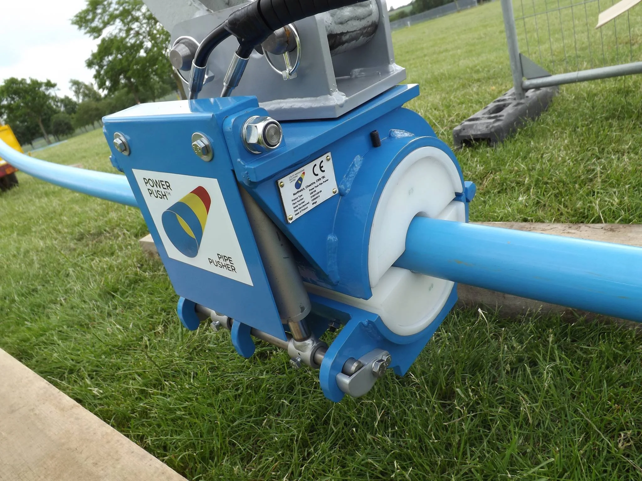 Powder coated pipe pushers for UIS