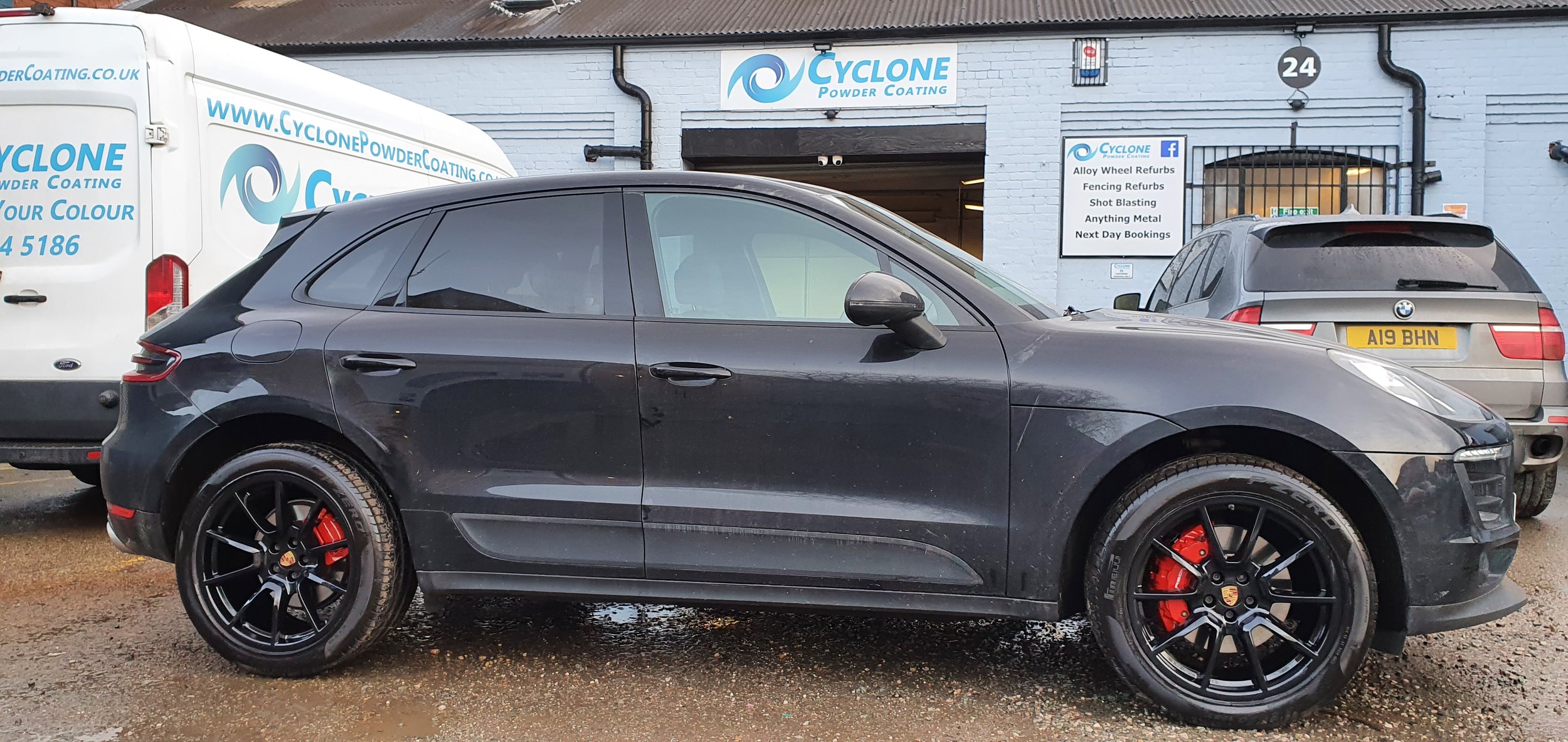 Porsche Macan - Goss Black