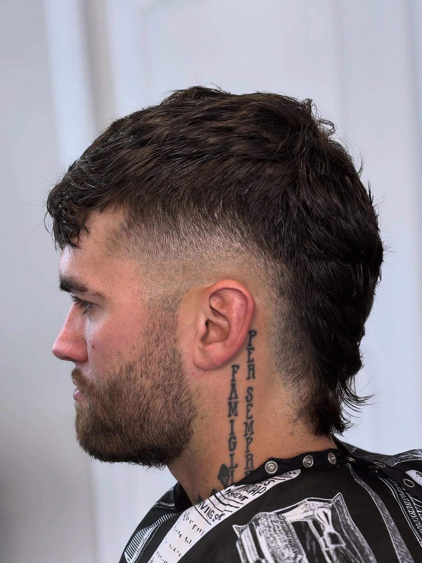 Step right in to your work week with your hair looking 🔥 
Visit on a Saturday to prepare you for the week ahead
Haircut by Emily 
www.jordysbarbershop.com