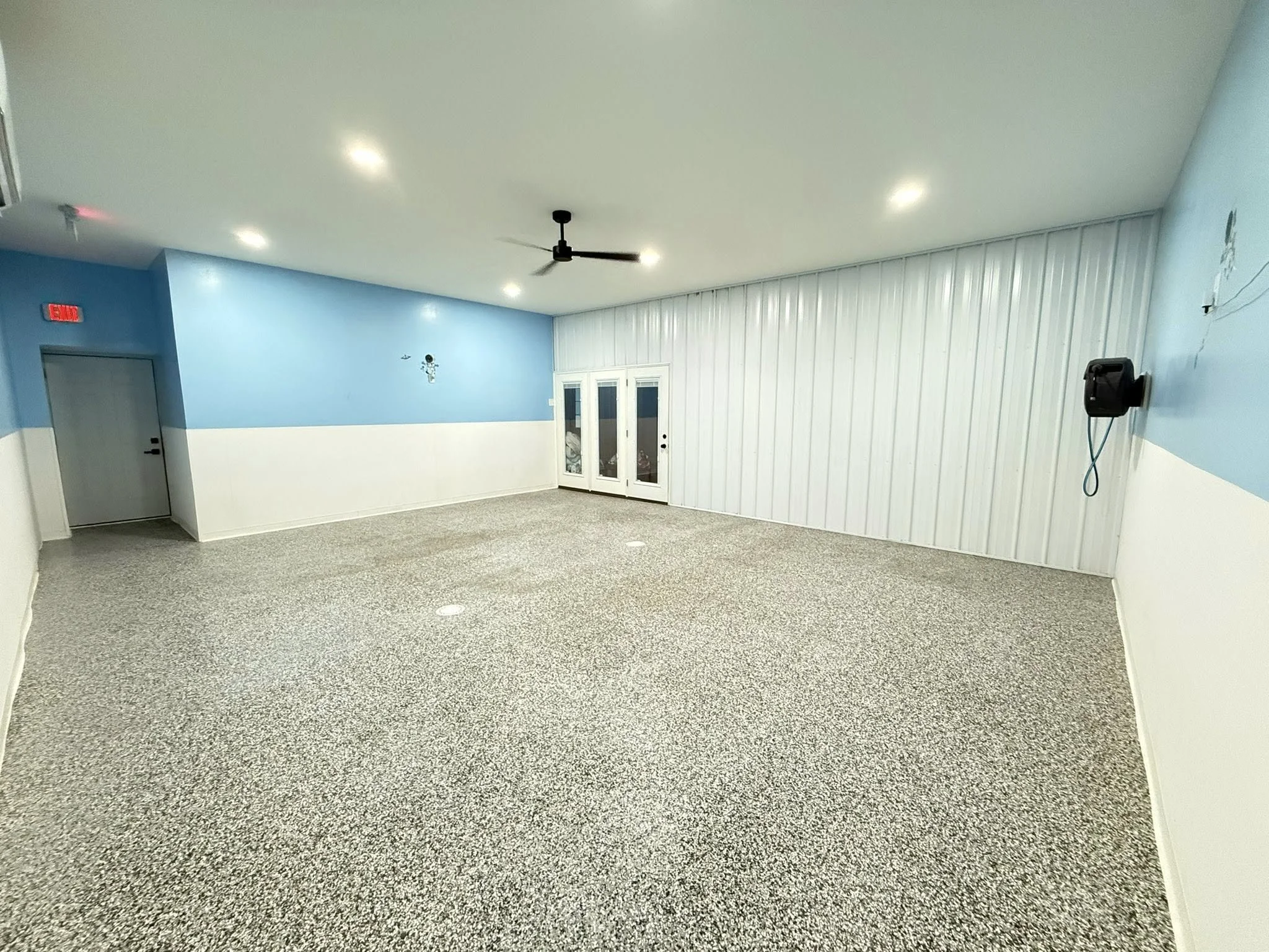 Solo Play Yard + Training Room