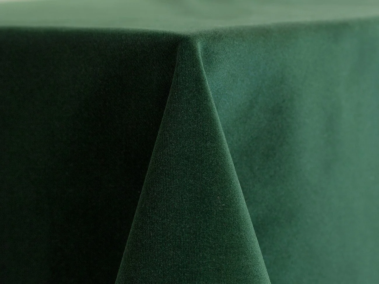 Hunter Velvet Table Linen