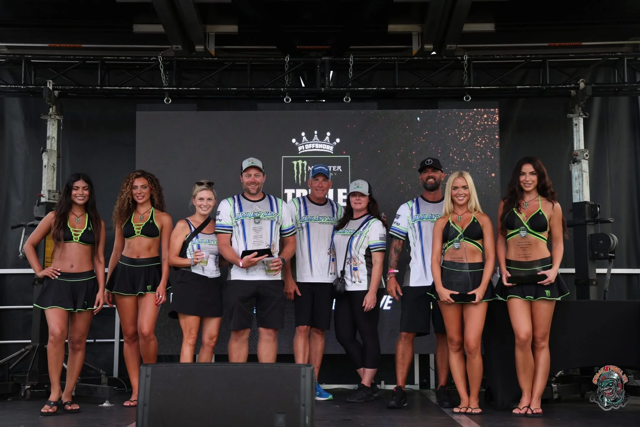 mom-aint-happy-super-stock-powerboat-race-action