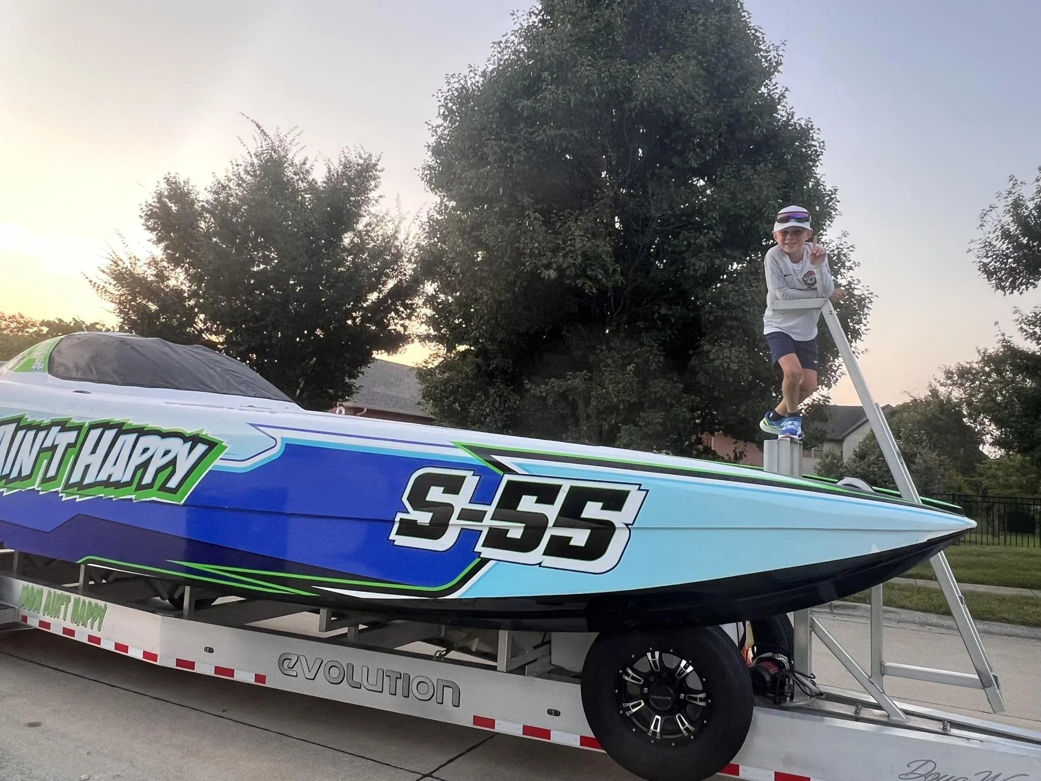 mom-aint-happy-super-stock-powerboat-race-action