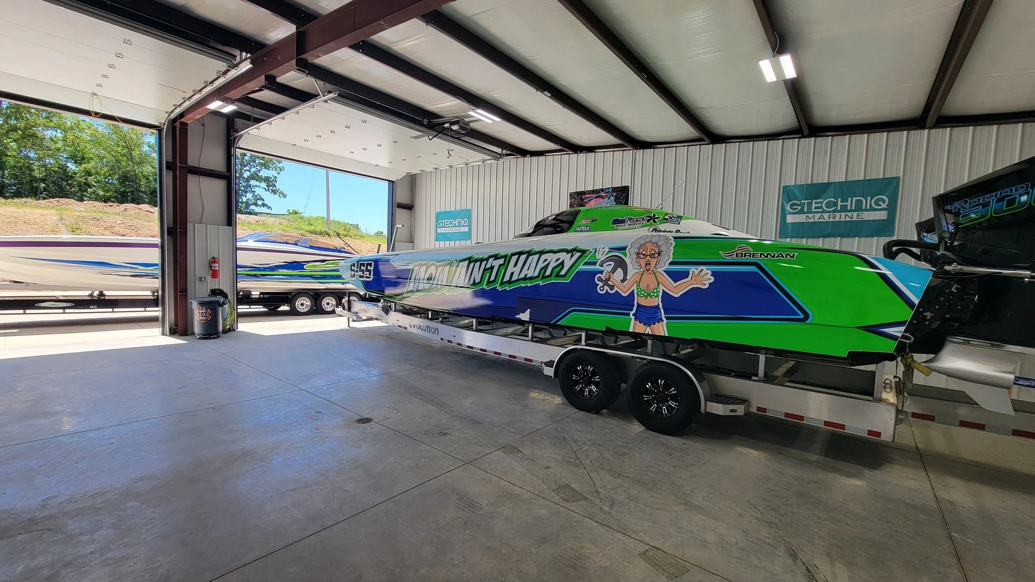 mom-aint-happy-super-stock-powerboat-race-action