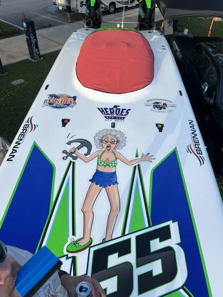 mom-aint-happy-super-stock-powerboat-race-action