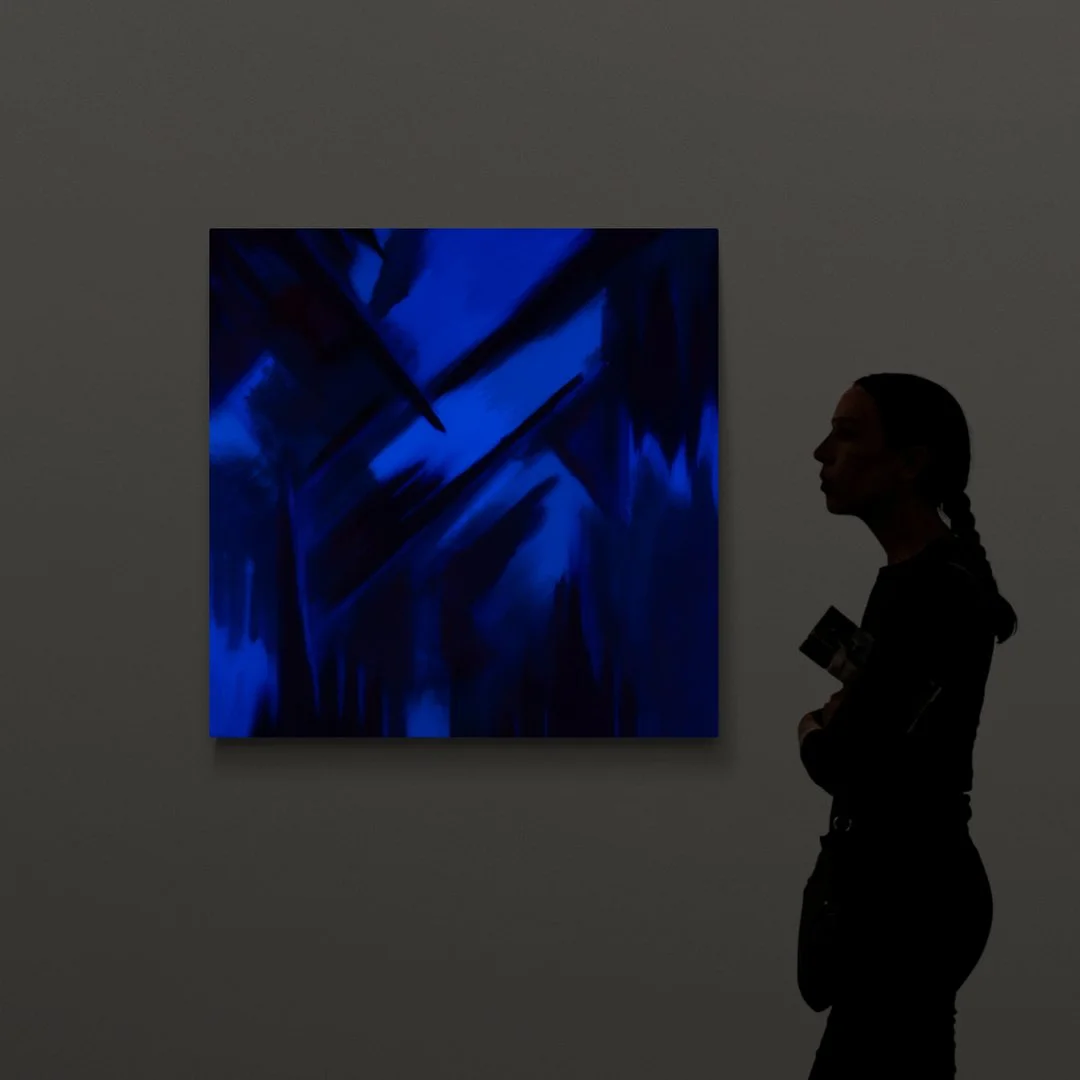 Woman_in_large_open_art_gallery (11).jpg