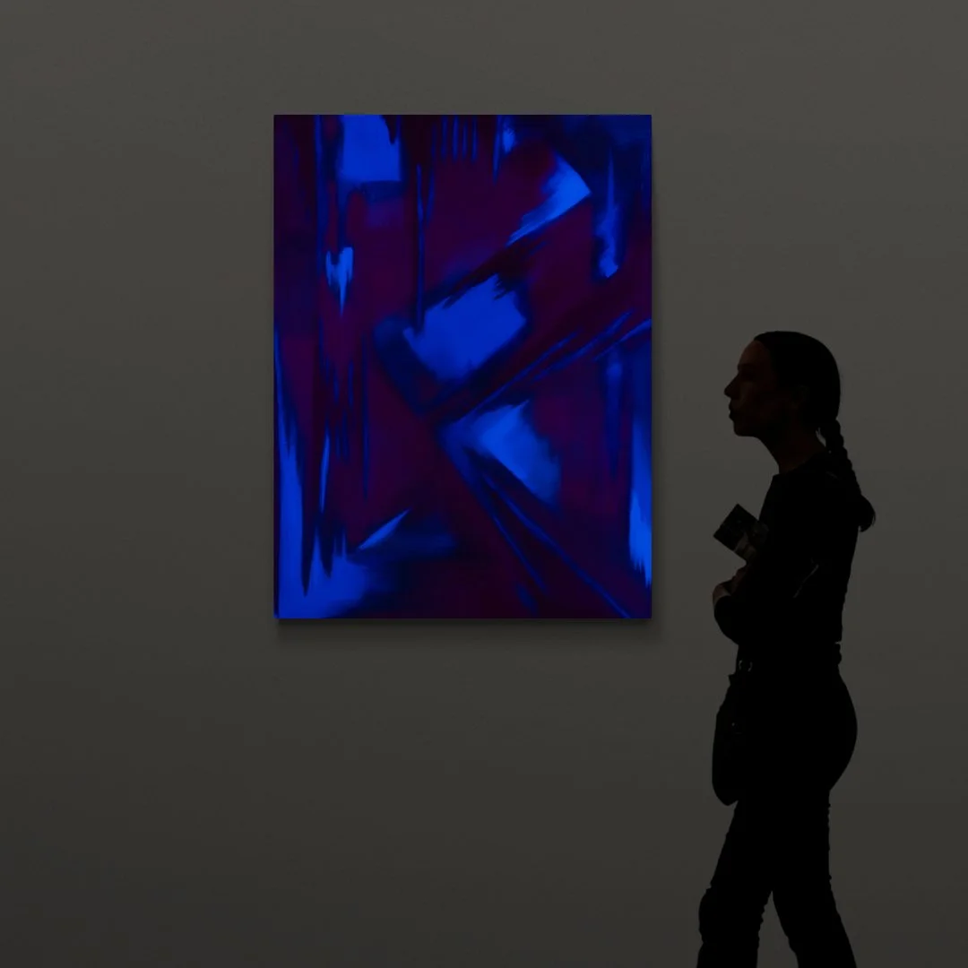 Woman_in_large_open_art_gallery (11).jpg