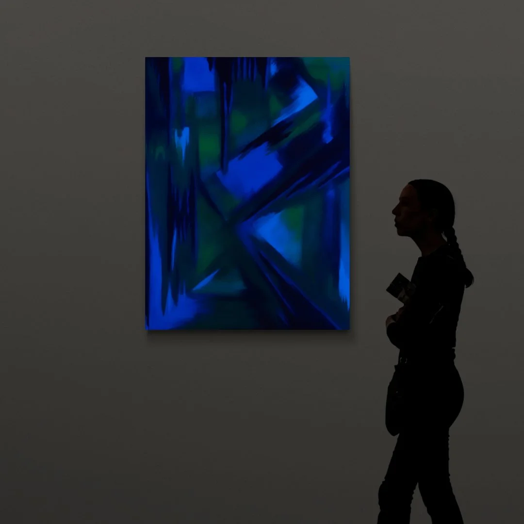 Woman_in_large_open_art_gallery (9).jpg