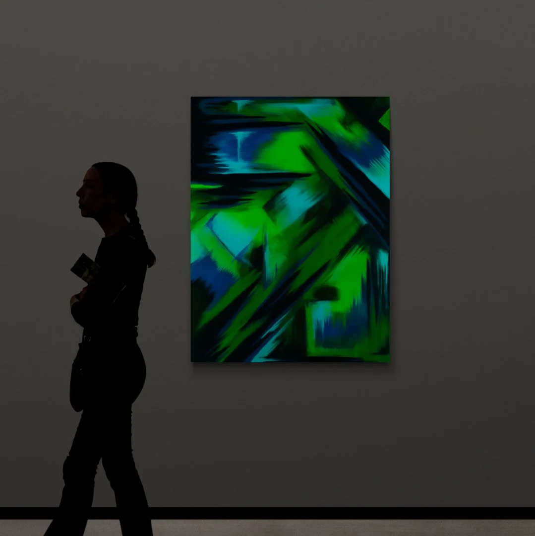 Woman_in_large_open_art_gallery (7).jpg