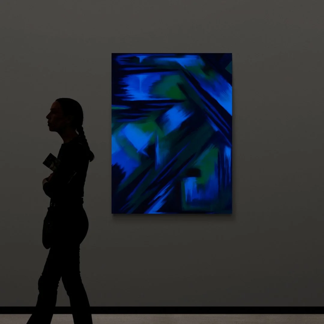 Woman_in_large_open_art_gallery (9).jpg