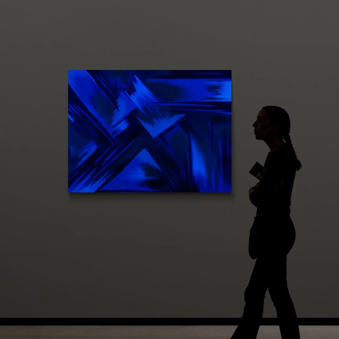 Woman_in_large_open_art_gallery (11).jpg