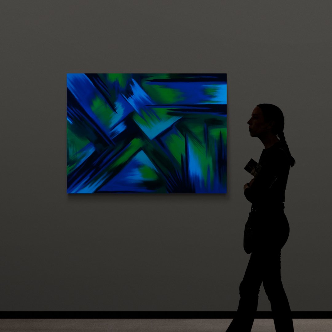 Woman_in_large_open_art_gallery (9).jpg