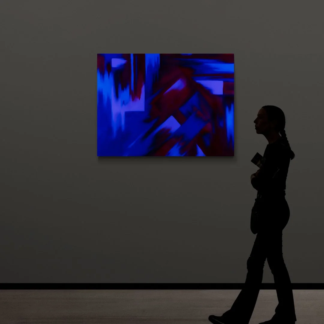 Woman_in_large_open_art_gallery (13).jpg