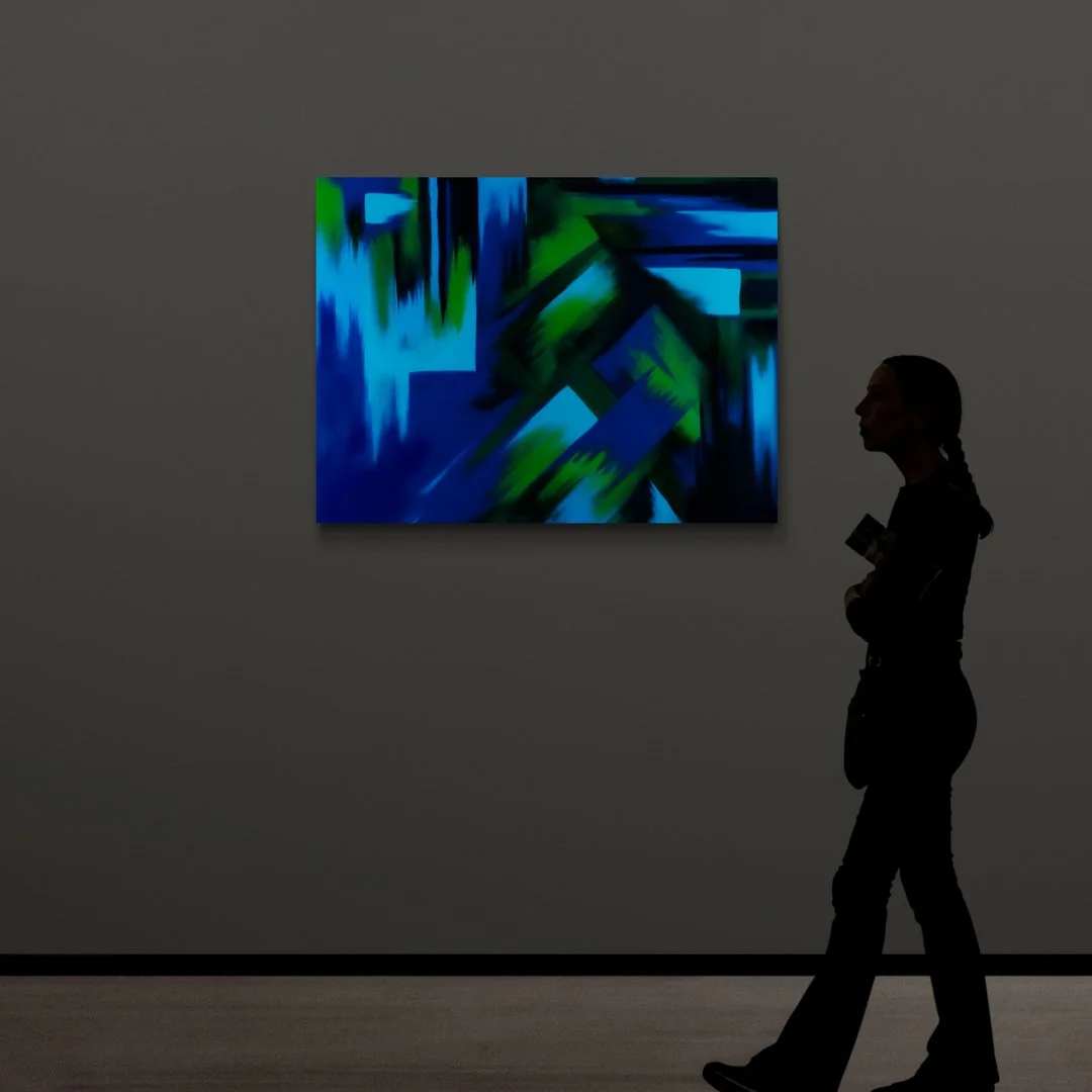 Woman_in_large_open_art_gallery (9).jpg