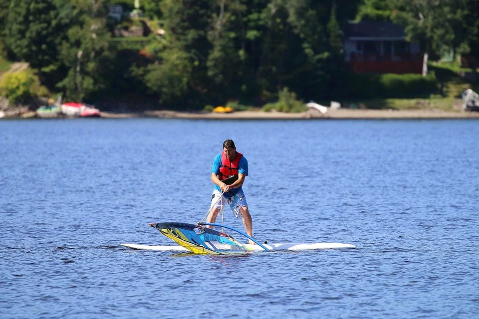 ACTIVITÉ_PLANCHE_A_VOILE-2 (2).jpg